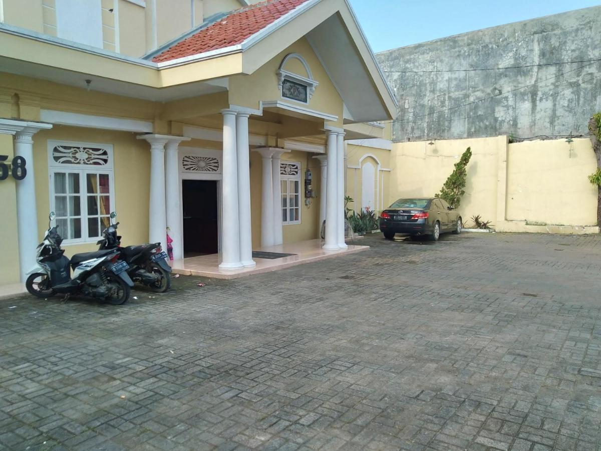 Hotel Pekalongan Syariah Mitra Reddoorz Dış mekan fotoğraf